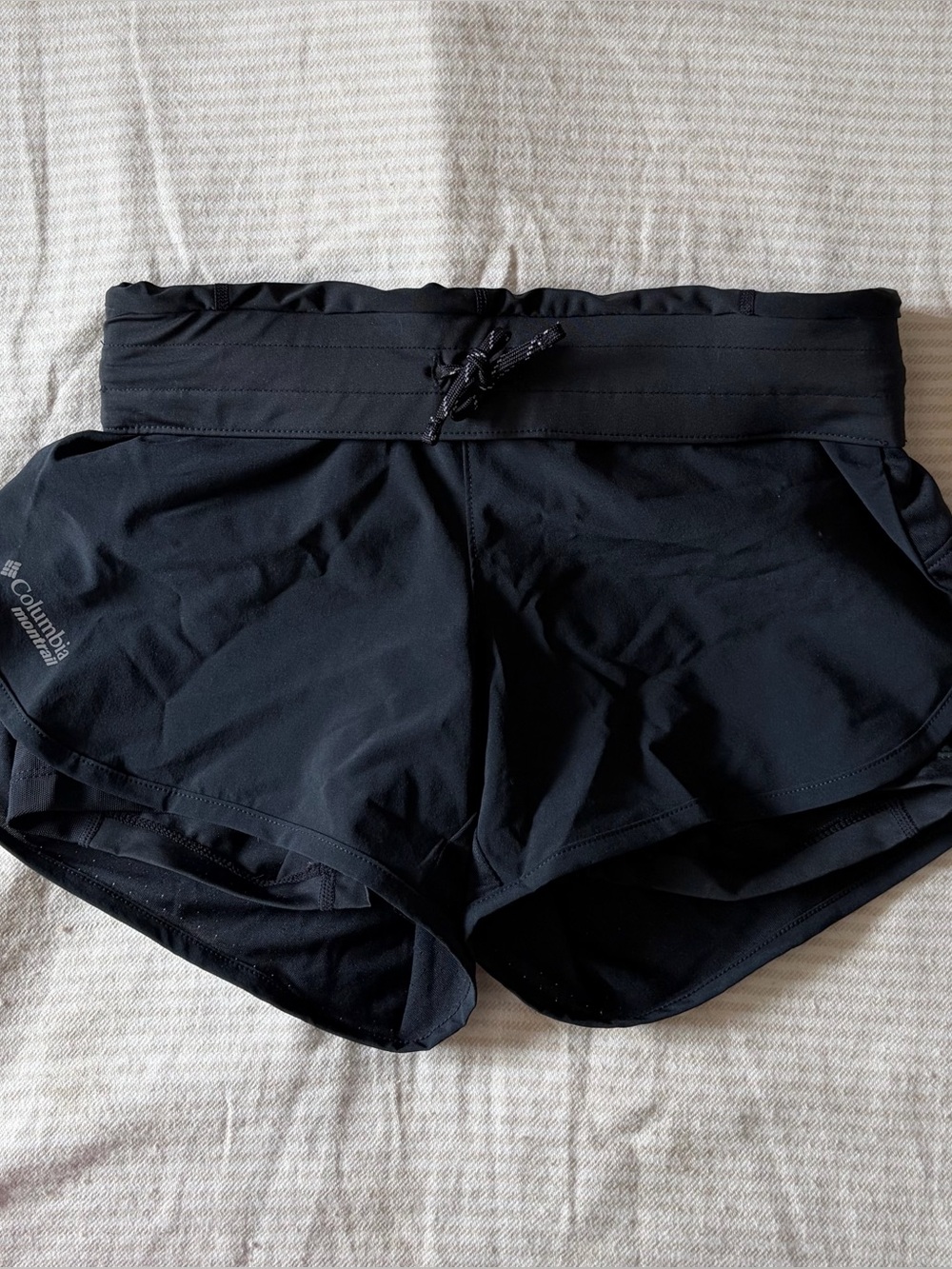 Black Columbia endless trail 2n1 shorts